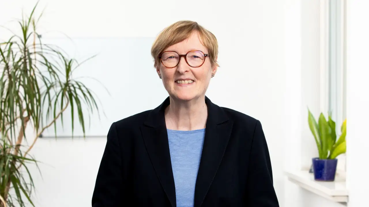 christine_frank_16-9